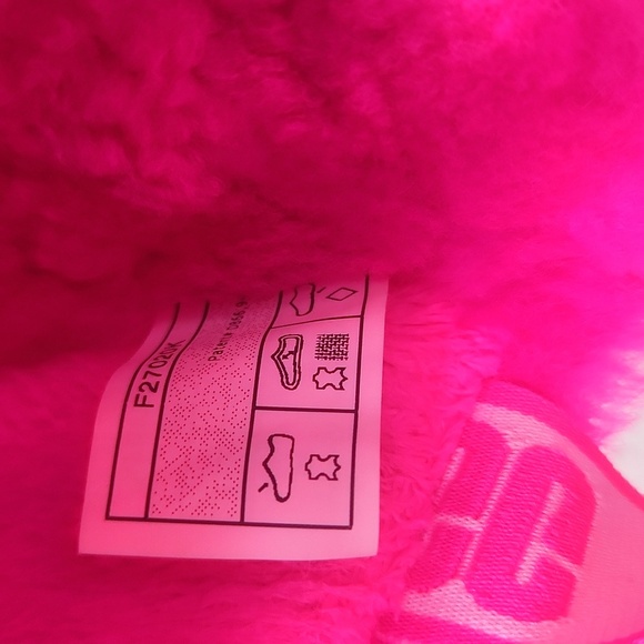 UGG VIBRANT PINK FUZZY SLIPPERS Size 4. - Picture 9 of 9